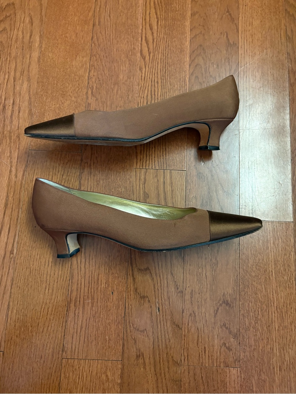 Rene Mancini Brown Satin Cap-Toe Pumps. Made in France. Size 9-9.5 - Picture 4 of 10